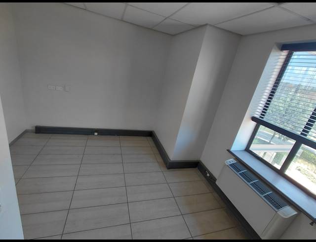 315M² OFFICE TO LET IN MAGALIESSIG